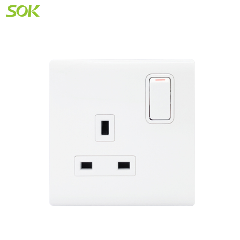 13A 250V Single Pole Switched BS Socket Outlet White 1 Gang